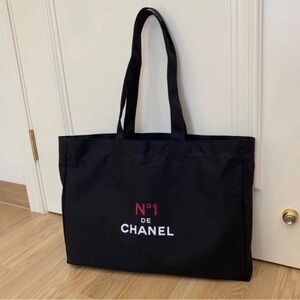 Chanel Makeup bag black square GWP
